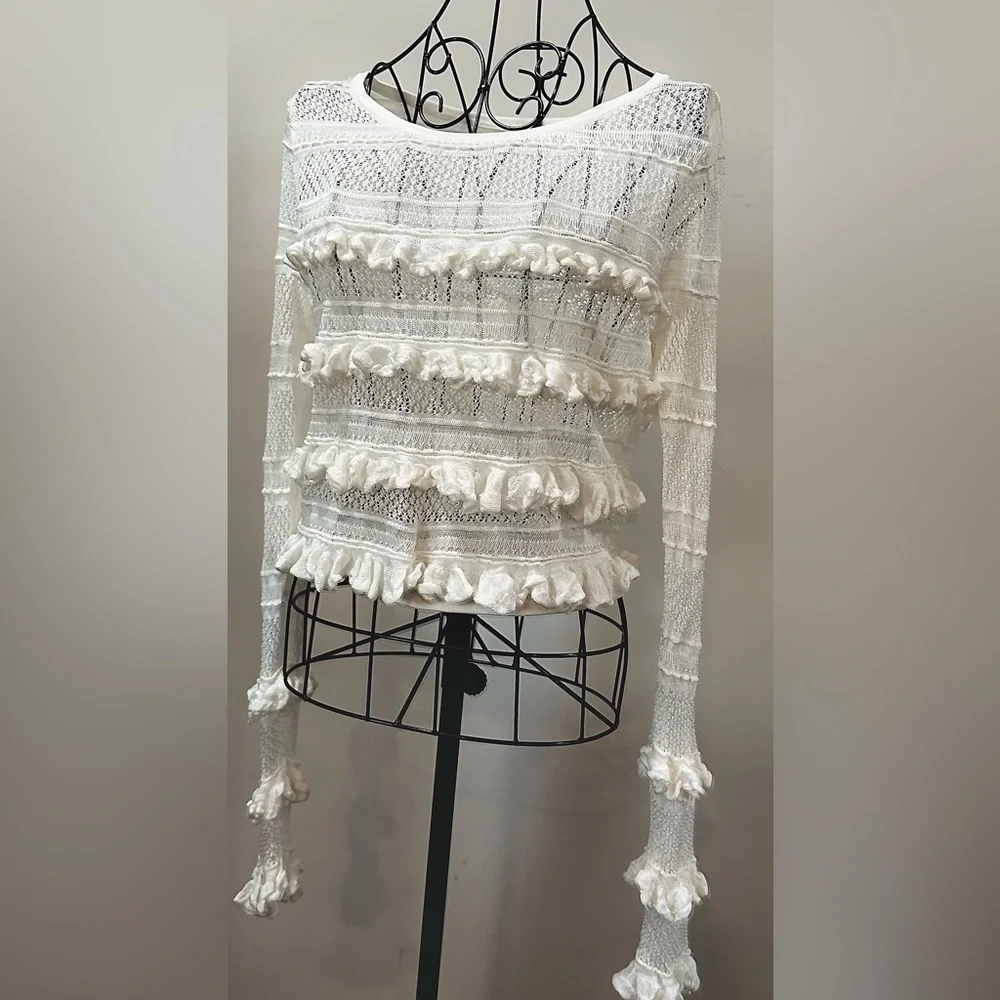 ANTHROPOLOGIE WHITE RUFFLE CROCHET KNIT CROPPED SWEATER TOP. Size MEDIUM. - Picture 2 of 11